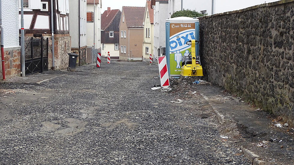 Alten­-Buseck: Sanierung der Großen-Busecker Straße. Bauherr: Gemeinde Buseck, Baubeginn: Mai 2017, Fertigstellung: Frühjahr 2018, Baukosten: 1,2 Millionen Euro