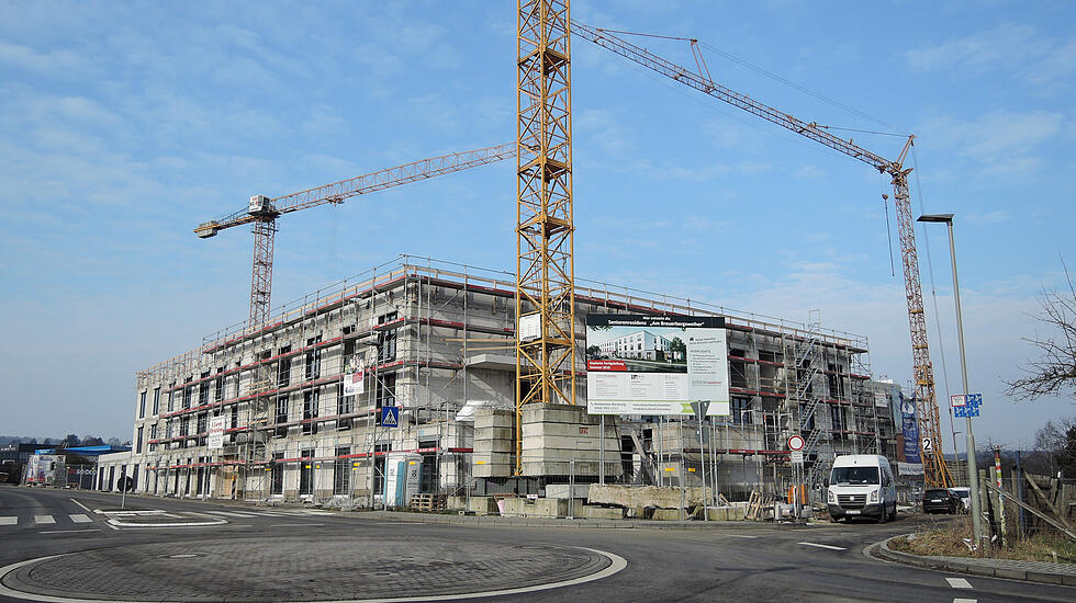Lich, Neubau Seniorenzentrum, In den Turmgärten. Bauherr: Deutschland.Immobilien AG,  Baubeginn: Juni 2017, Fertigstellung: August/September 2018, Baukosten: 13,5 Millionen Euro