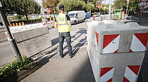 Betonsperren bei Museumsuferfest