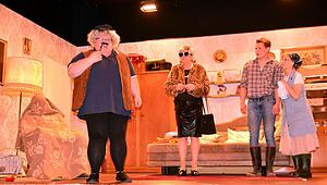 leo_theater1_090525