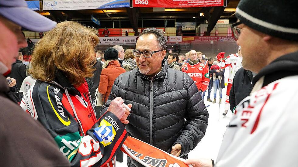 im Abschiedsspiel von Harry Lange - Team Harry & Friends gegen Team Oberliga-Meister