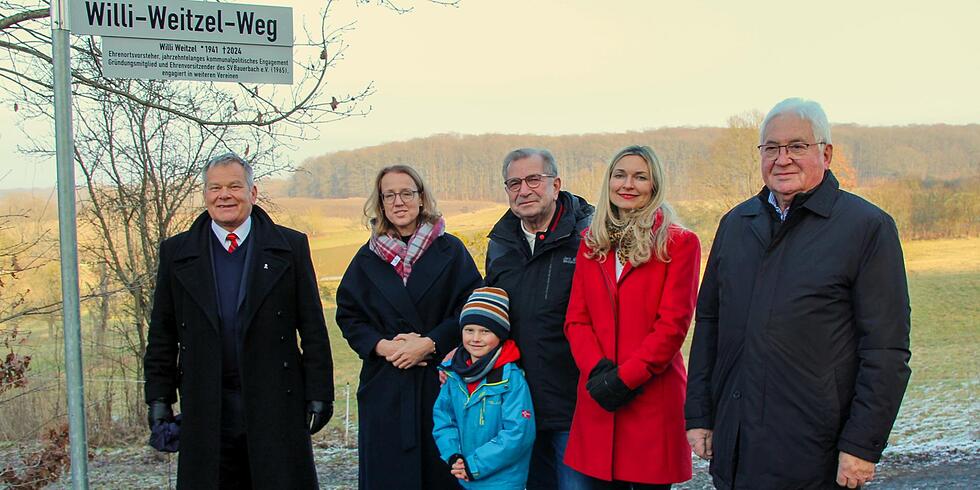 Weg zum Sportgel&auml;nde nach  &bdquo;Vater des Sportvereins&ldquo; benannt