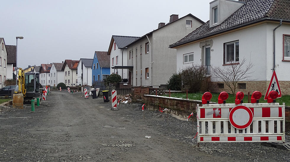 Großen-­Buseck: Sanierung der Bergstraße. Bauherr: Gemeinde Buseck, Baubeginn: Juni 2017, Fertigstellung: Juni 2018, Baukosten: 1,4 Millionen Euro