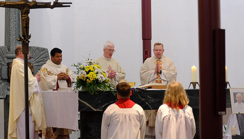 giloka06005_Papst_060525
