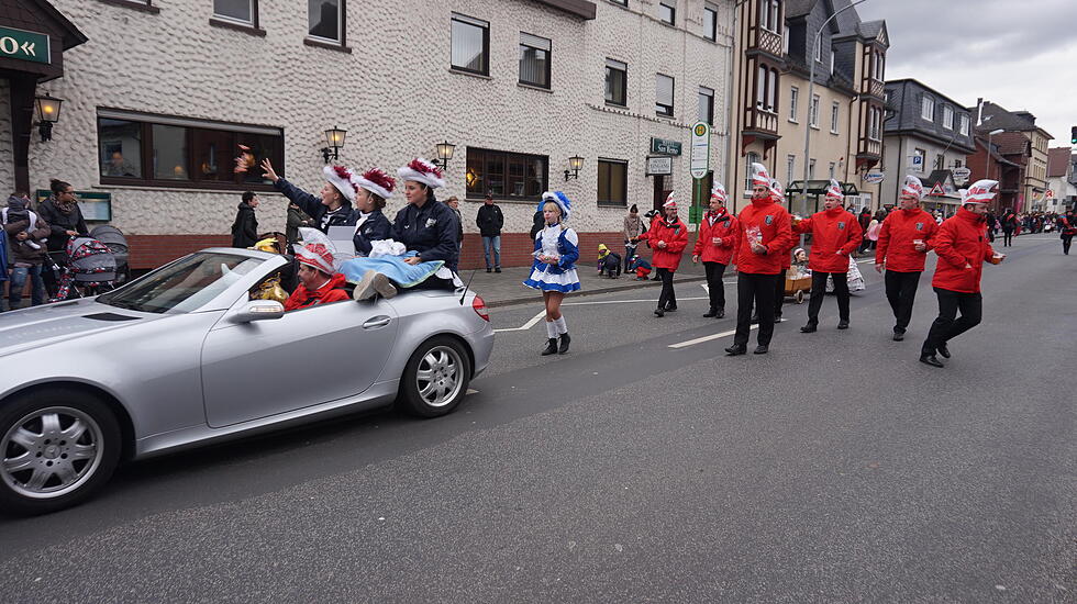 Lollarer Umzug und Staufenberger Rathaussturm