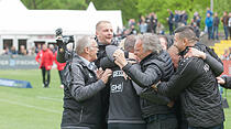 Der FC Gießen gewinnt am Samstag mit 2:1 gegen den FSC Lohfelden und feiert damit vorzeitig die Hessenliga-Meisterschaft. (Foto: Friedrich)