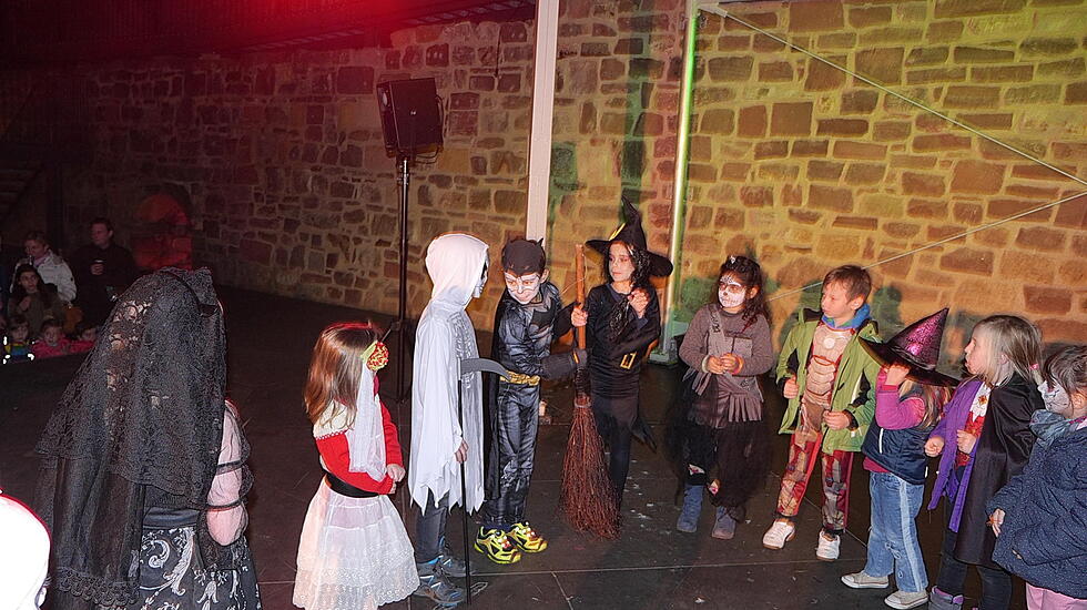 Halloween-Treiben in der Wasserburg