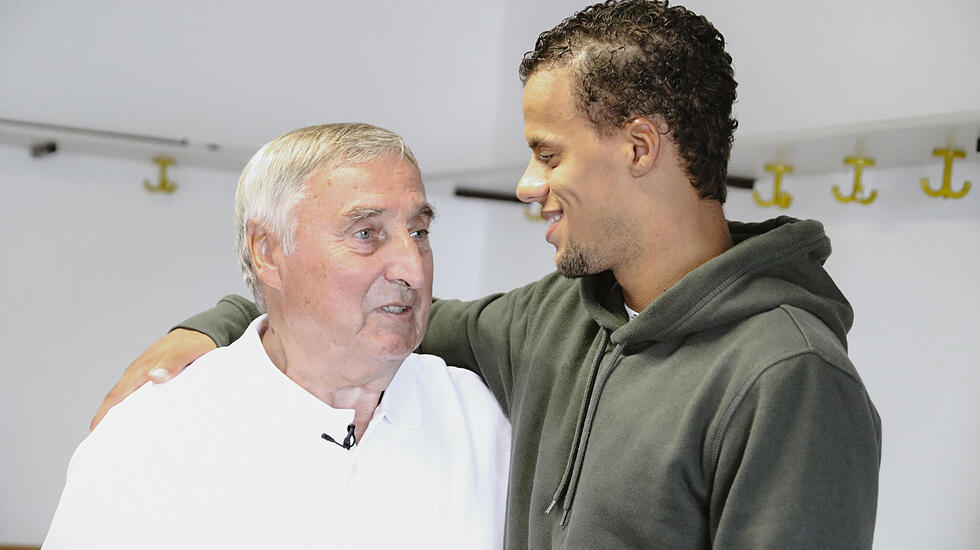 Bundesliga-Profi Timothy Chandler auf Heimatbesuch
