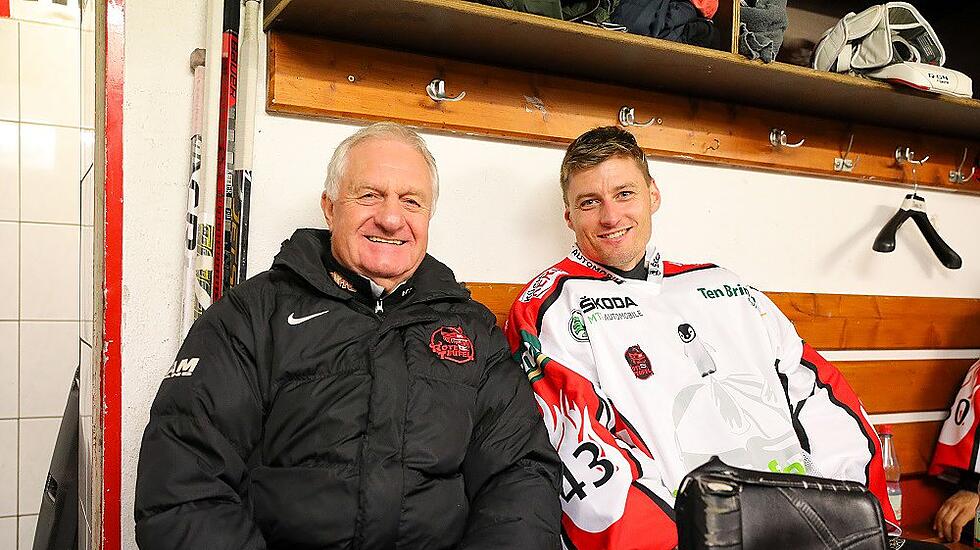 im Abschiedsspiel von Harry Lange - Team Harry & Friends gegen Team Oberliga-Meister