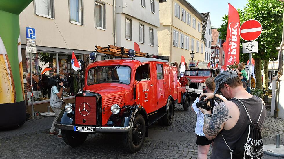 Feuerwehr-Oldies trotzen der Hitze