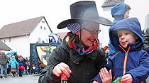 Bunter und themenreicher Fastnachtsumzug in Heuchelheim