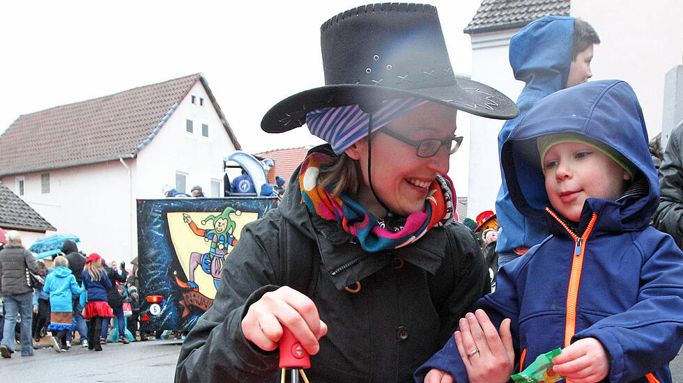 Bunter und themenreicher Fastnachtsumzug in Heuchelheim