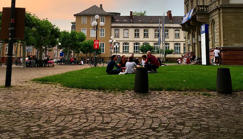 a-Universitätsplatz_280619