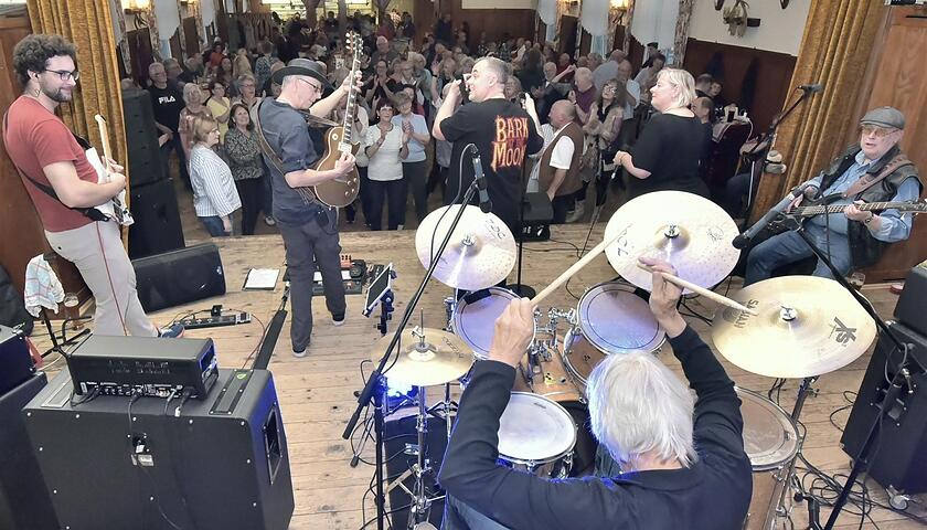 Rockiger Clubabend mit  der Johnston Rock Band